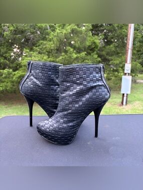 Styluxe Black Woven Platform Ankle Booties with Stiletto Heel Sz 8.5
